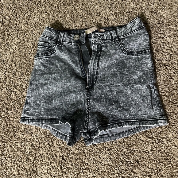 Bershka Stretchy High Waisted Shorts - Picture 1 of 3